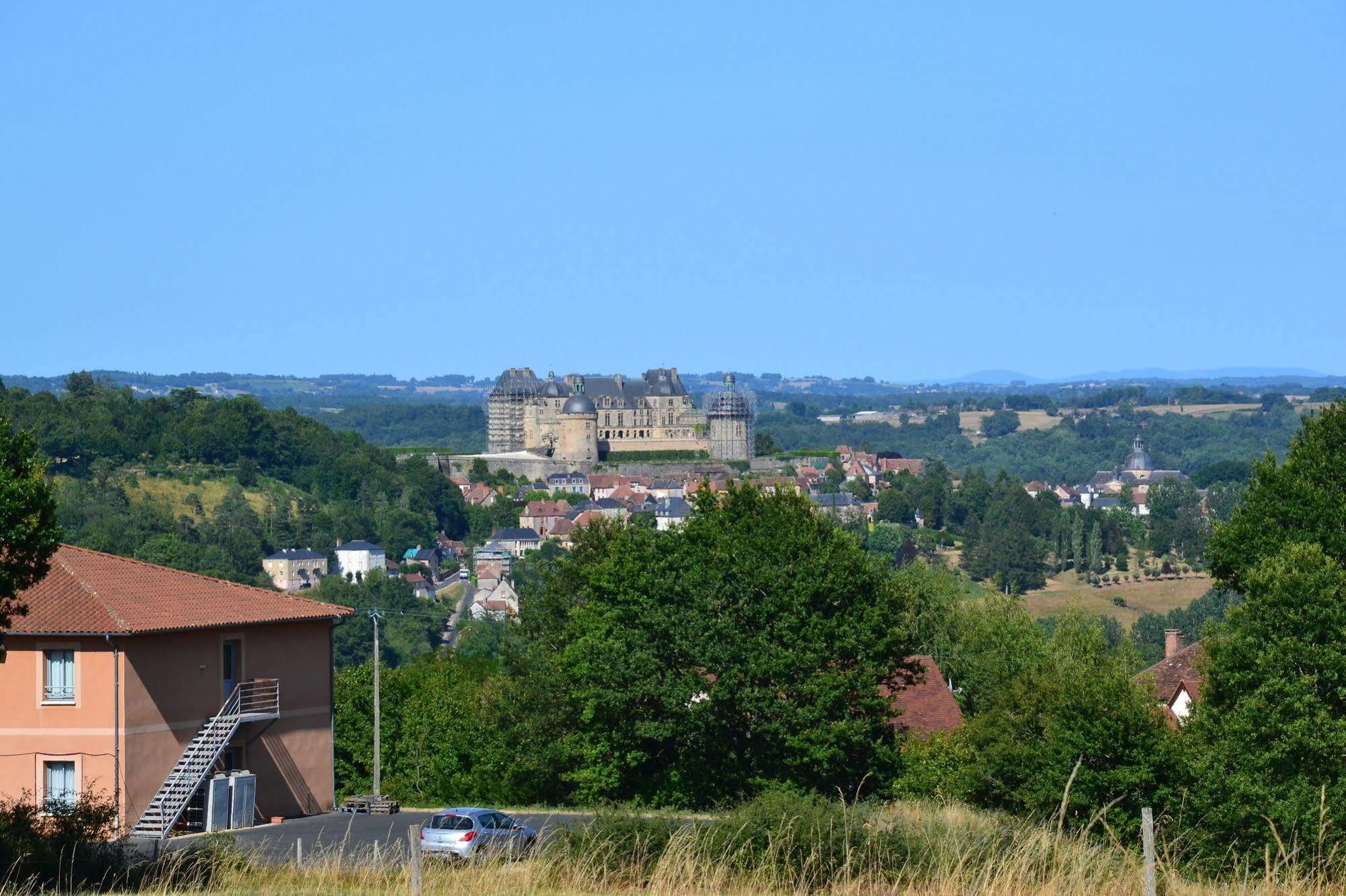 Au Perigord Noir Hautefort Exterior foto
